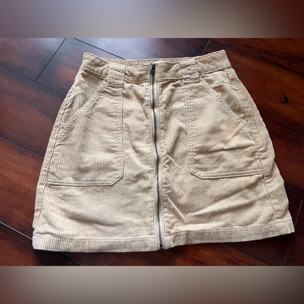 Juniors Women’s size 3 Hollister Tan Corduroy Mini Skirt